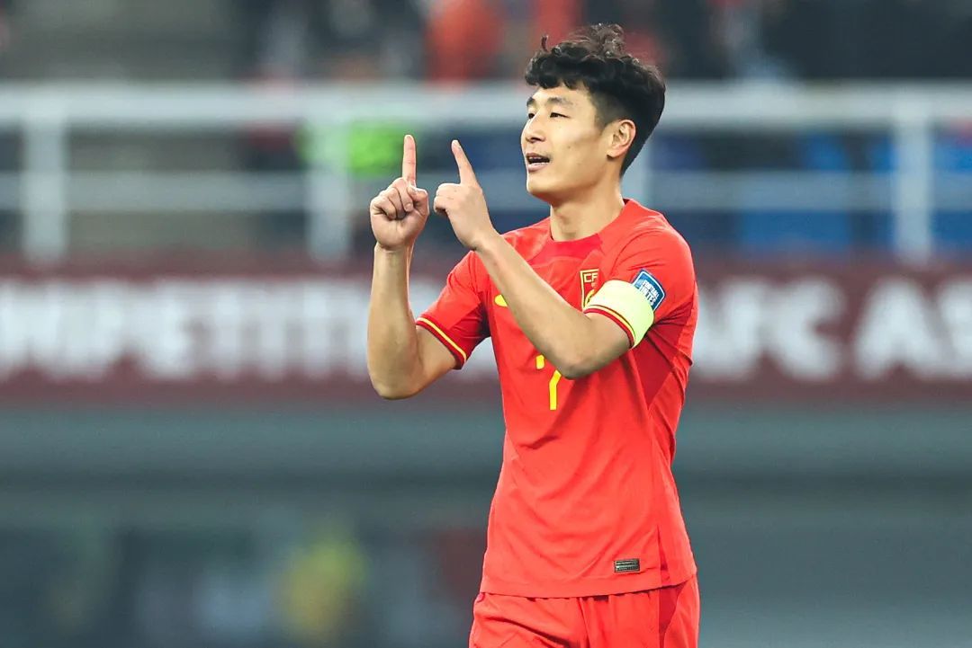 4-1大胜！中国队赢了！武磊狂轰2球1助