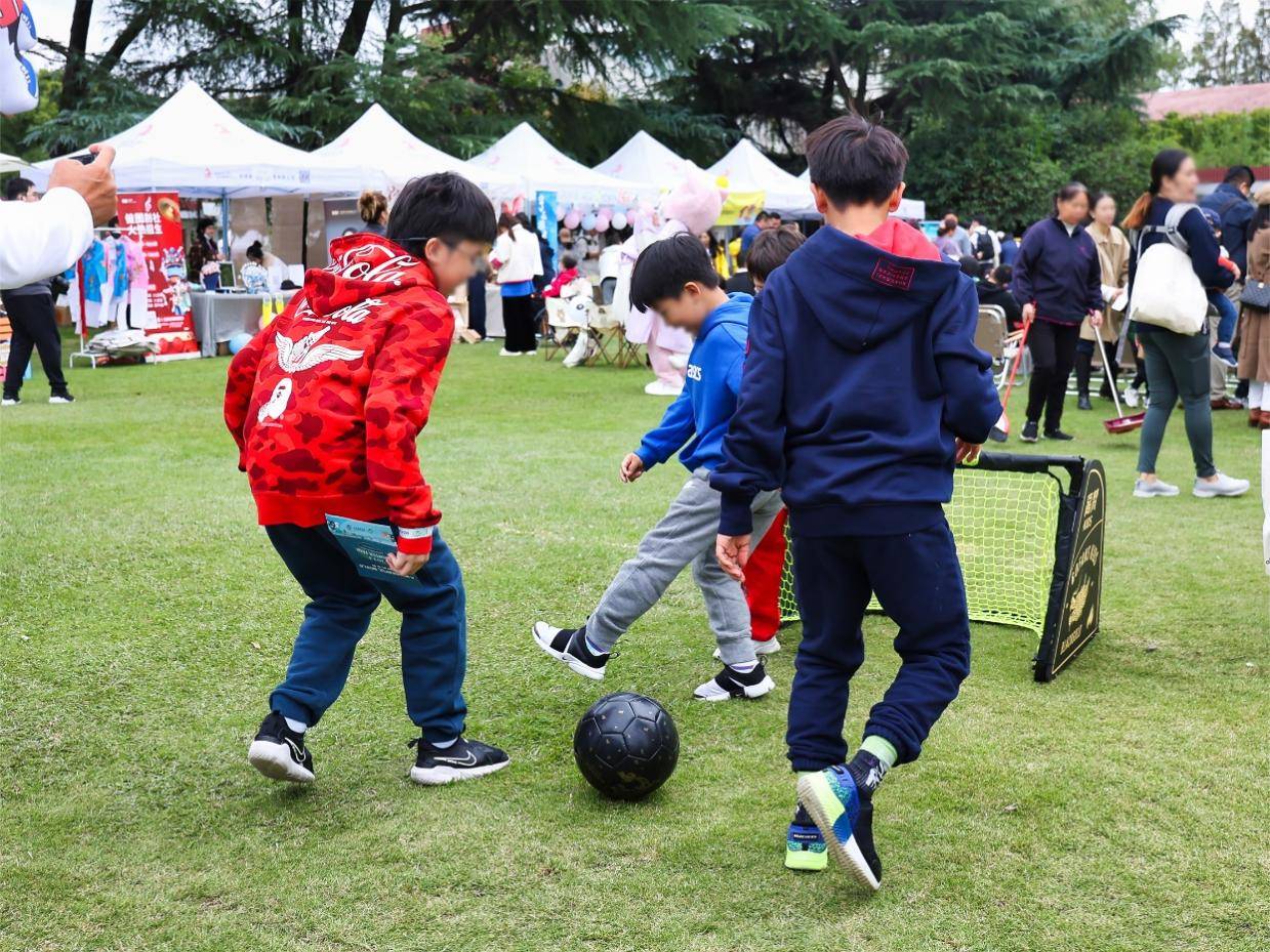 “双十一”霸榜的高梵KIDS又凭黑金龙腾足球火出圈