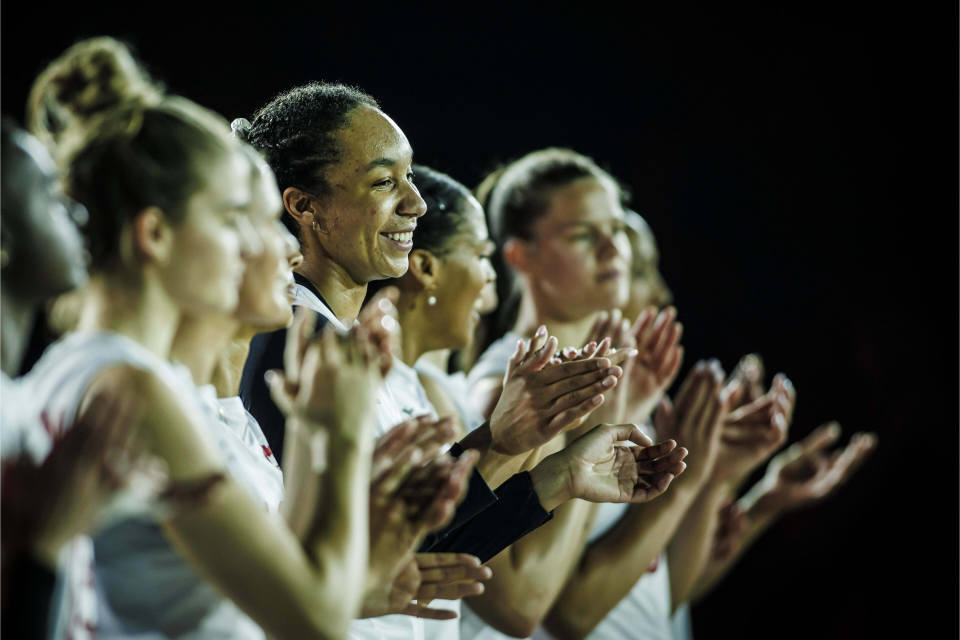 3-0！女排再爆冷：美洲劲旅横扫世界第八，暴涨13分决战中国女排